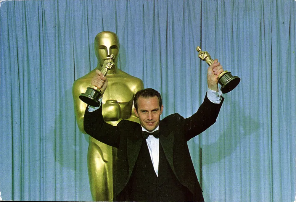 Kevin Costner — dois Oscars — - Frente