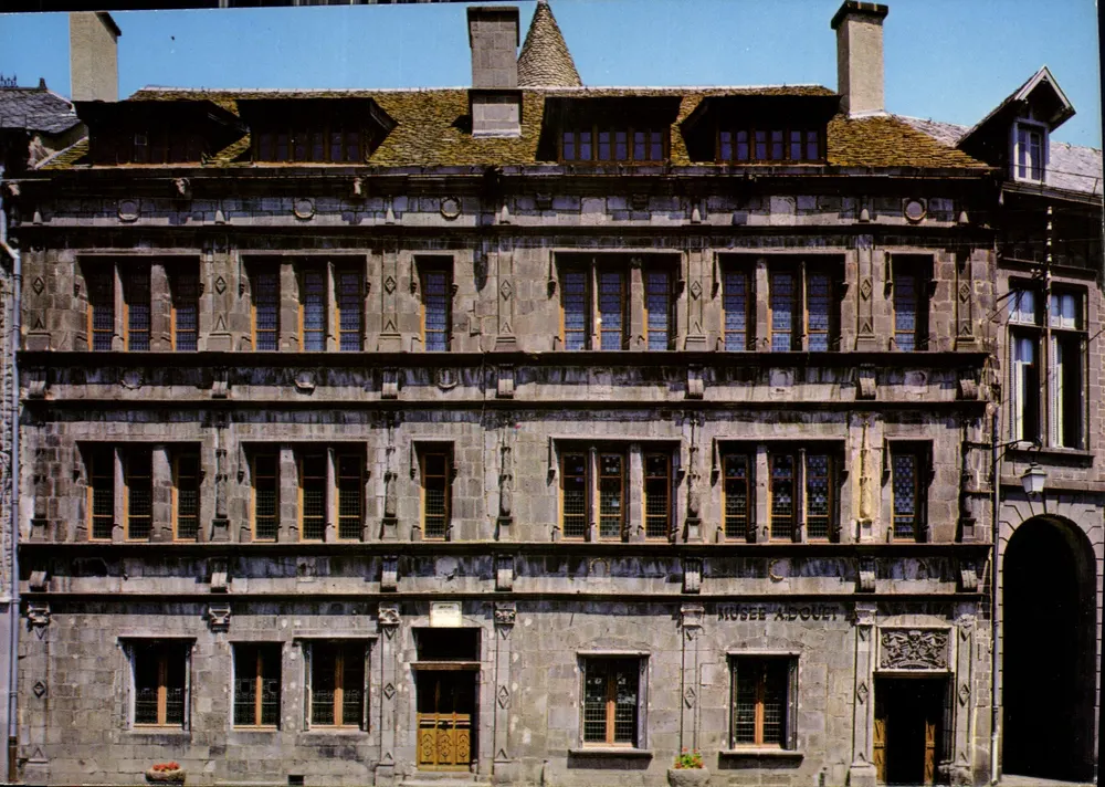 Saint-FLOUR (Cantal) — Das Haus der Consuls, Fassade des 16. Jahrhunderts — Pierre ARTAUD & Cie - Verleger - Vorderseite