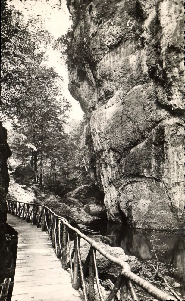 Gorges der Cère — Die Schritte der Cère — Umgebung von Aurillac (Cantal) - Vorderseite