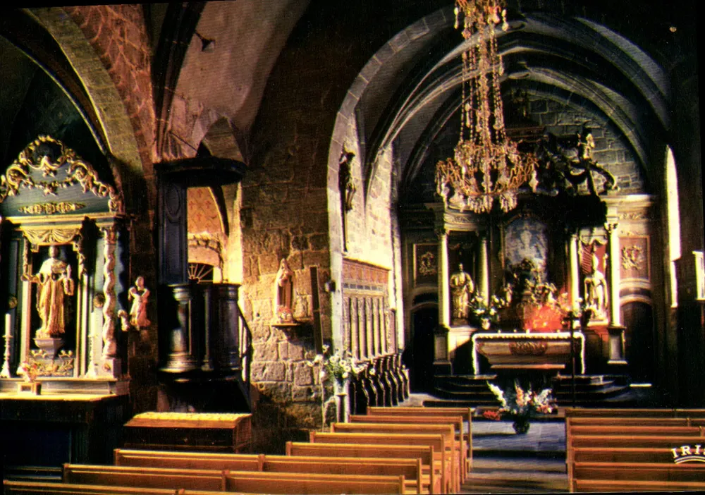 Interior da igreja — Saint-Cernin (Cantal) — IRIS - Frente