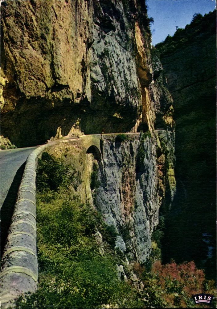 Route des Grands Goulets — Eingang zu den Tunneln — IRIS - Vorderseite