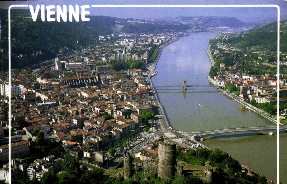 Viena — vista aérea da cidade e do Rio Rhône — editor Vienne PPAI - Frente