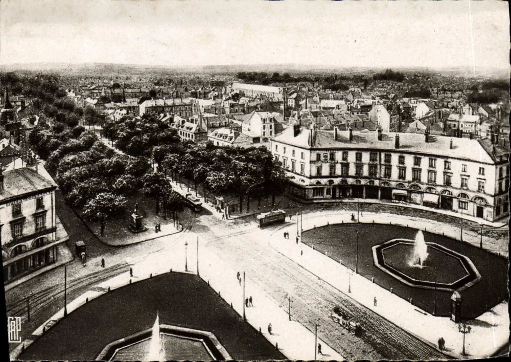 Tours — A Praça do Palácio de Justiça — editor Réal-Photo, C.A.P. Paris, n° (45) - Frente