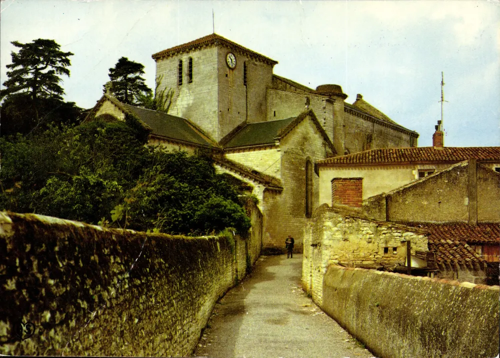 Angles (Vendée) — Apse und Turm der Kirche Notre-Dame (12. und 13. Jahrhundert) — ARNAUD Frères, Verleger - Vorderseite