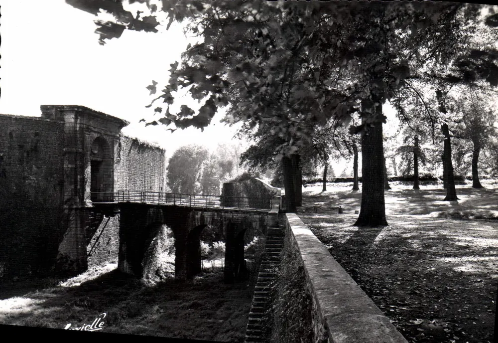 A Porta da Espanha — Bayonne — G. 521 — Photo Lavielle - Frente