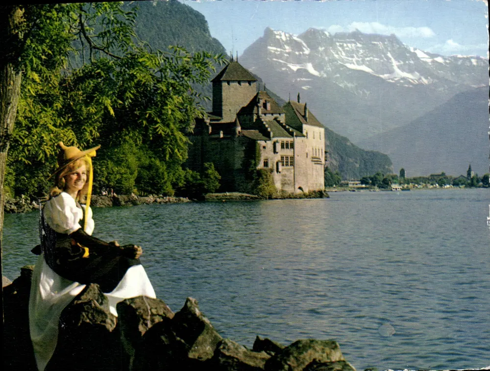 Lac Léman — Frau im Kostüm und Schloss Chillon — Éditions Jaeger Genève, n°720 - Vorderseite