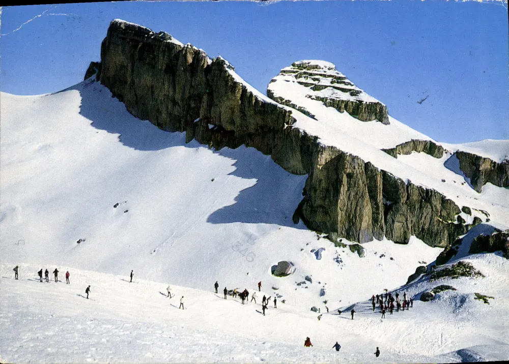 As Torres de Ai e de Mayen — Leysin-La Berneuse (2048 m) — Foto e edição G. Nicca, Leysin - Frente