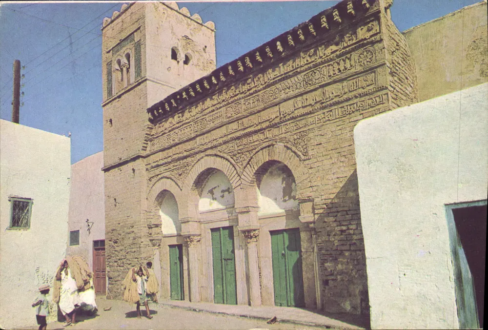 Kairouan — De Moskee van de 3 deuren (9e eeuw) — Edities TANIT, Tunis - Voorkant