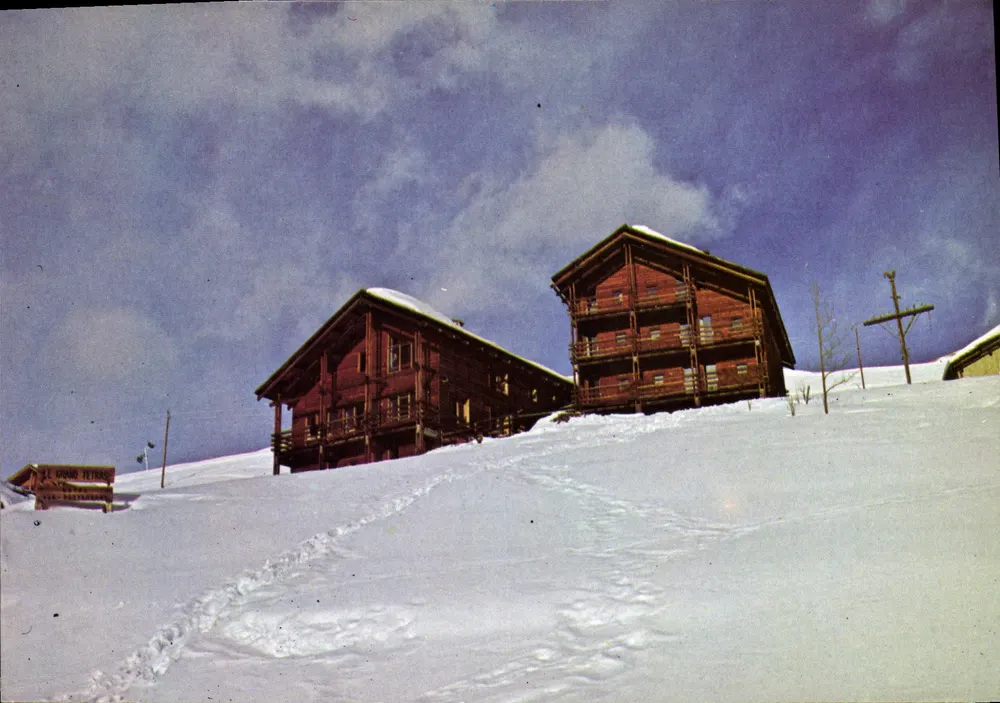 O Grande Tetras — hotel alpino - Frente