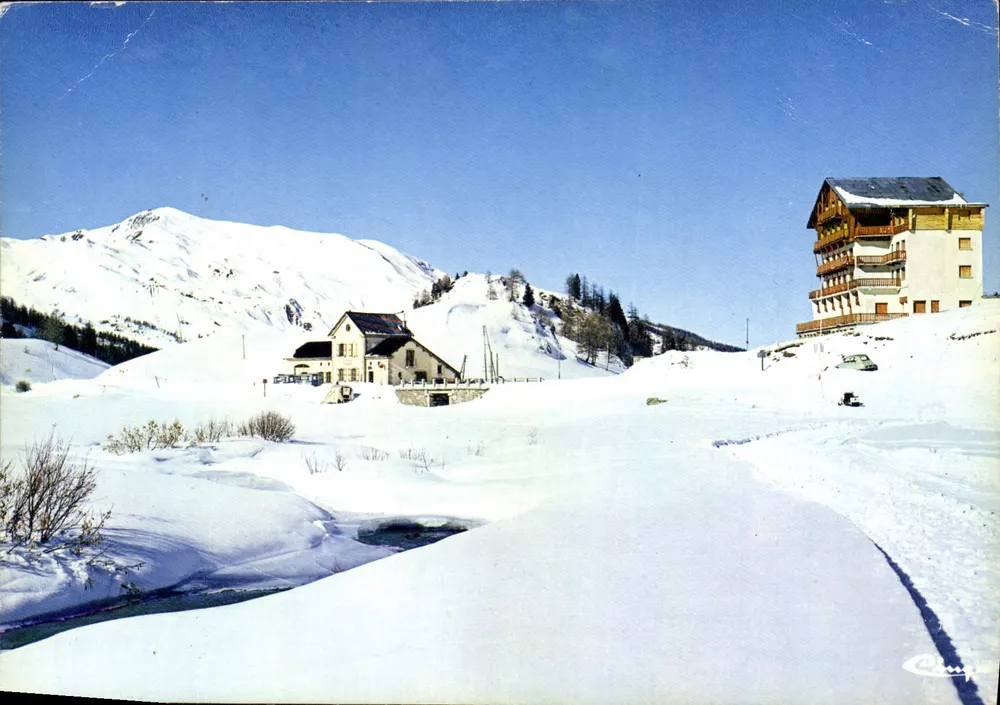 A fonte do Châtel — Alpes-de-Haute-Provence — Cimrome - Frente