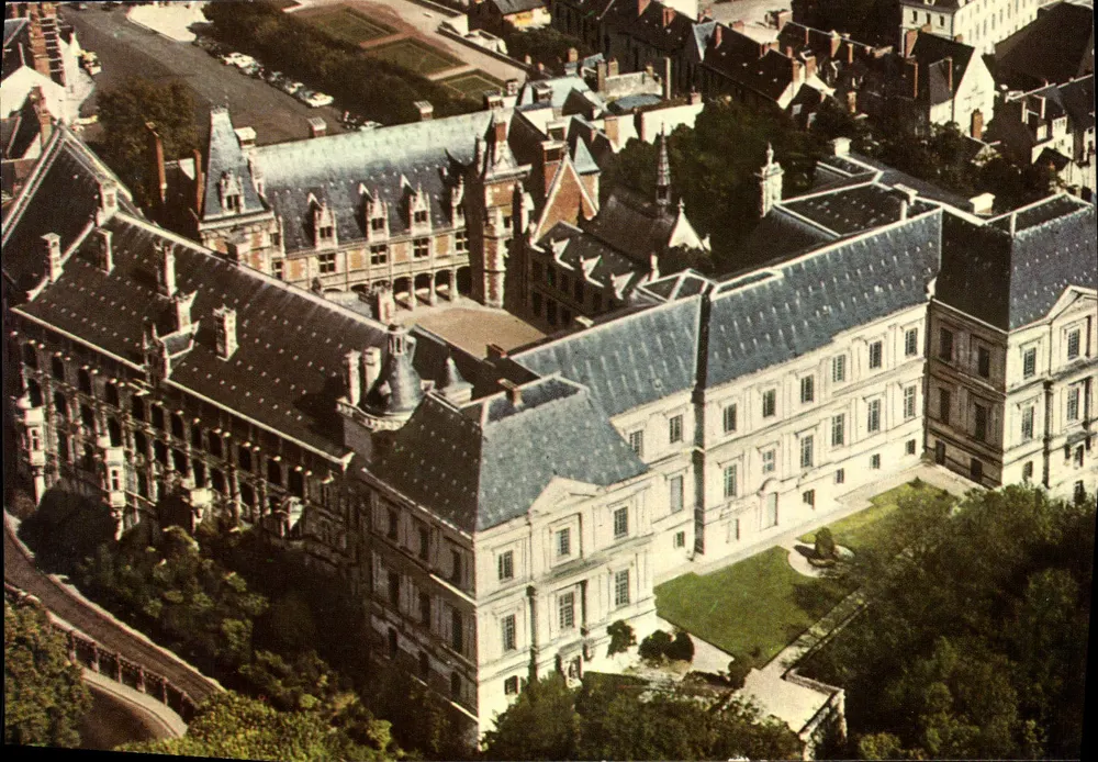 Blois — Schloss — Luftbild — Nationale Denkmalsstelle, Paris - Vorderseite