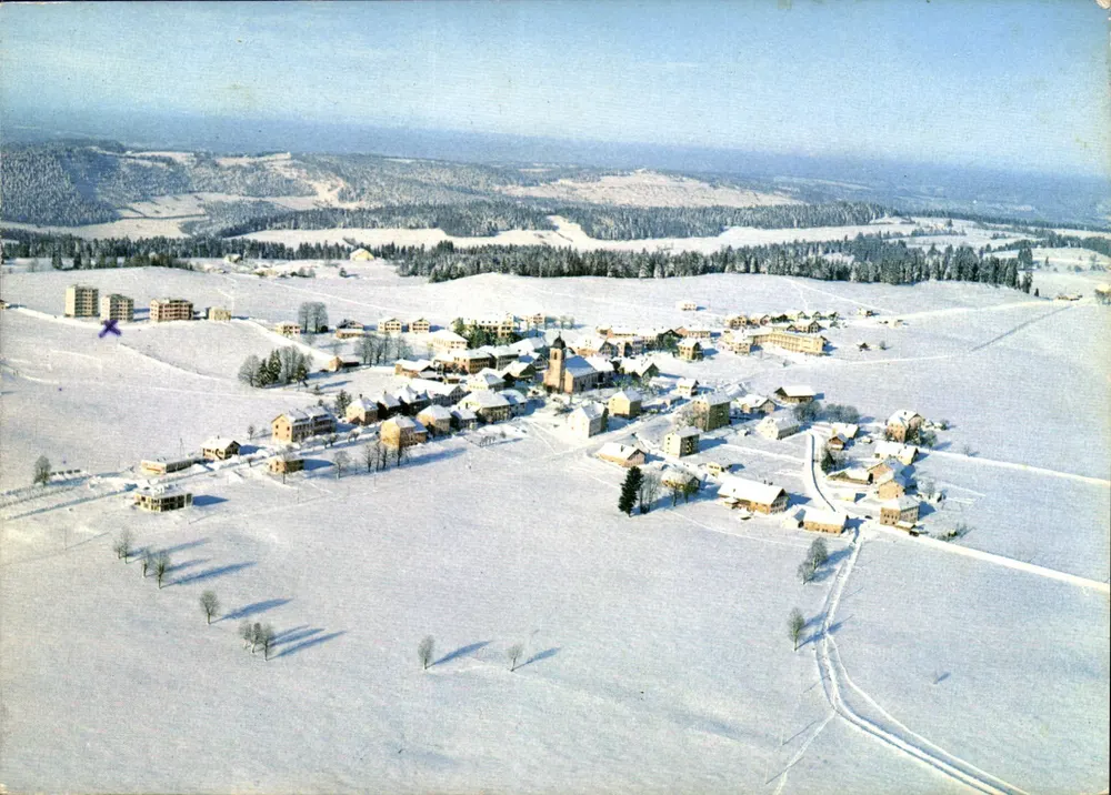 Les Bois, Franches Montagnes — Vista aérea — Editor: Graphique des Alpes - Frente