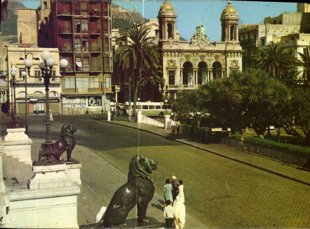 Oran — Opernhaus und die Löwen des Rathauses — Antike Ansichtskarte von Oran - Vorderseite
