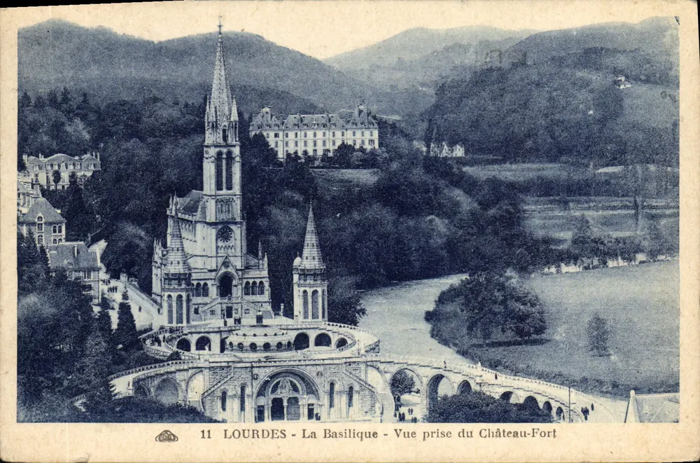 Lourdes - Die Basilika - Ansicht vom Schloss-Fort - Vorderseite