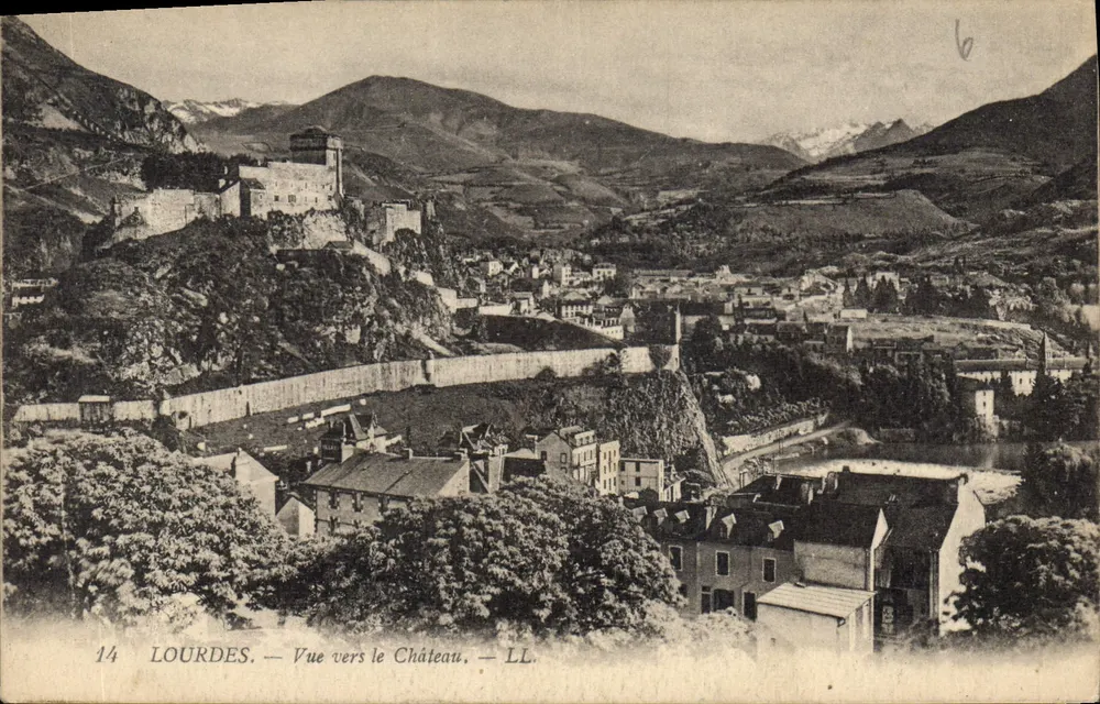 Lourdes — Vista em direção ao Castelo — LL. - Frente