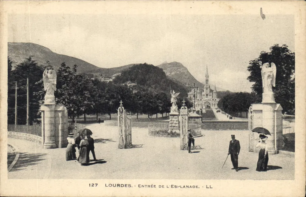 Lourdes - Entrada da Esplanade - LL - Frente