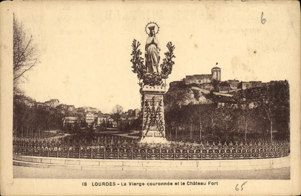 Lourdes - Die gekrönte Jungfrau und das Schloss — Édit. Pédron Lourdes, Nr. 18 - Vorderseite
