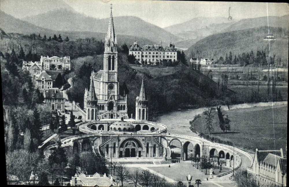 Lourdes — Blick auf die Basilika vom Schloss-Fort — Edition P. Doucet Lourdes - Vorderseite