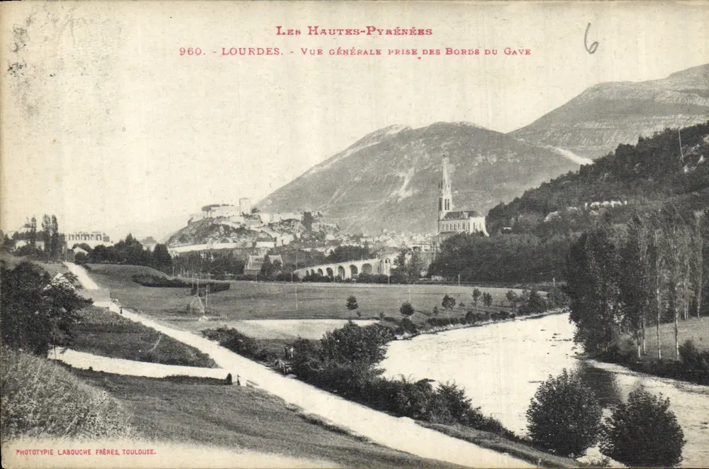 Lourdes — Allgemeiner Blick von den Ufern des Gave — Phototypie Labouche Frères, Toulouse - Vorderseite