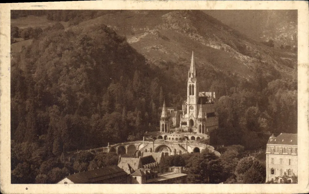 La Basílica de Lourdes — vista aérea — Edición Palais de Lourdes - Anverso