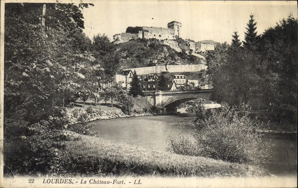 Lourdes - O Castelo-Forte — LL, editor Lourdes, n° 22 - Frente