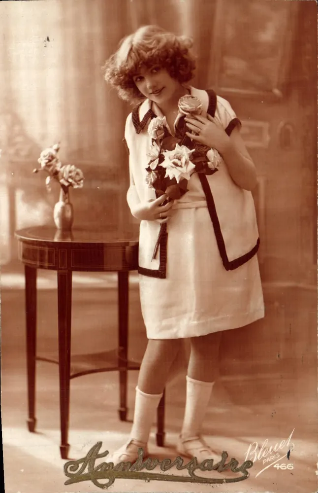 Menina com rosas — Aniversário — Bleuet, Paris, n°466 - Frente