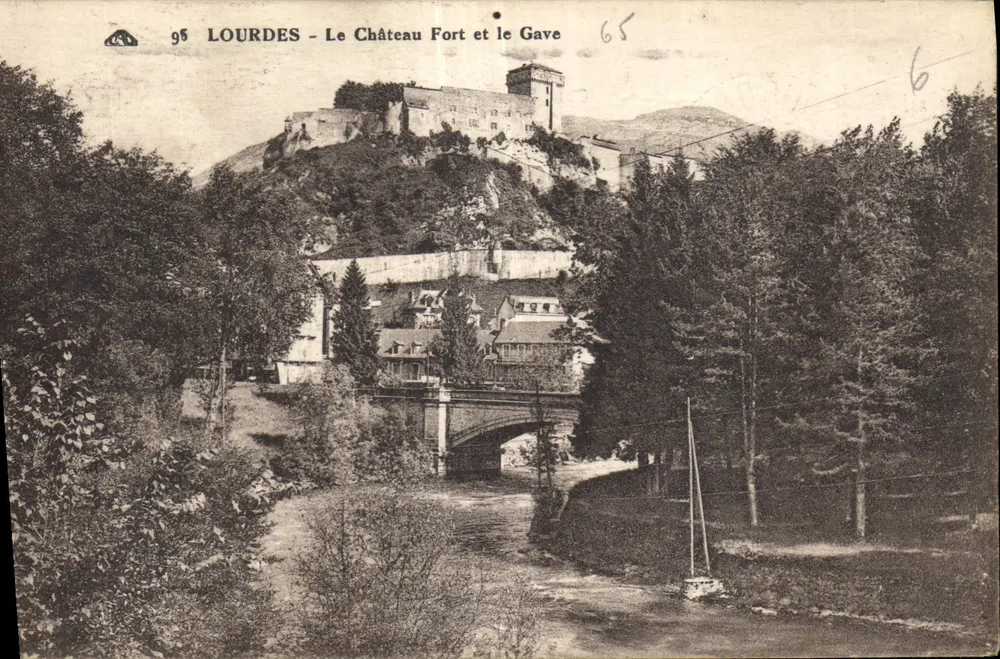 Lourdes — Der Festungskastell und der Gave — Éditeur des Arts de Lourdes - Vorderseite