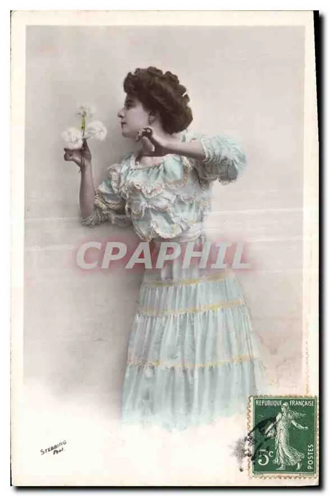Mulher em vestido azul segurando erva-doce — editor Sterbing, Paris — n° de série VBC 3520 - Frente