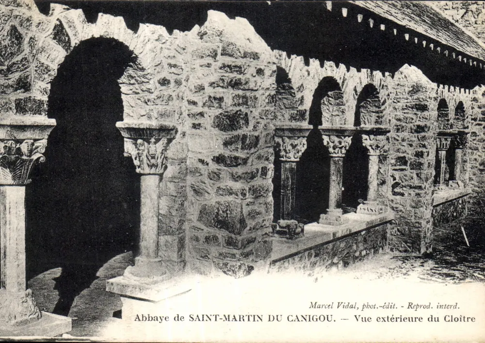 Abtei SAINT-MARTIN DU CANIGOU — Ansicht des Cloisters — Marcel Vidal, Fotografie-Verlag — Reproduktion verboten - Vorderseite