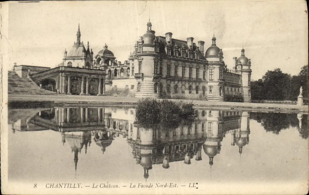 Chantilly — Le Château — La Façade Nord-Est — LL* - Frente