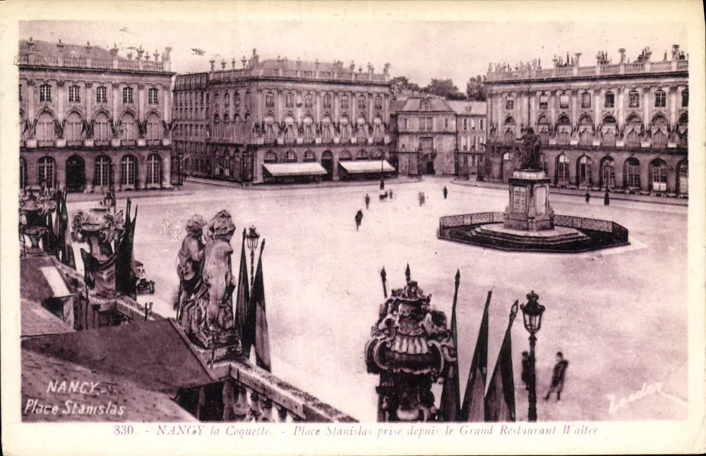 Nancy - Place Stanislas - vista tirada do Grand Restaurant Walter - edição Zander n°330 - Frente