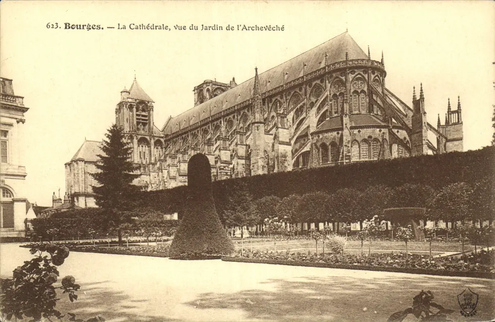 Bourges — Ansicht der Kathedrale vom Garten des Erzbischofs — A. Antecans, Verlag - Vorderseite