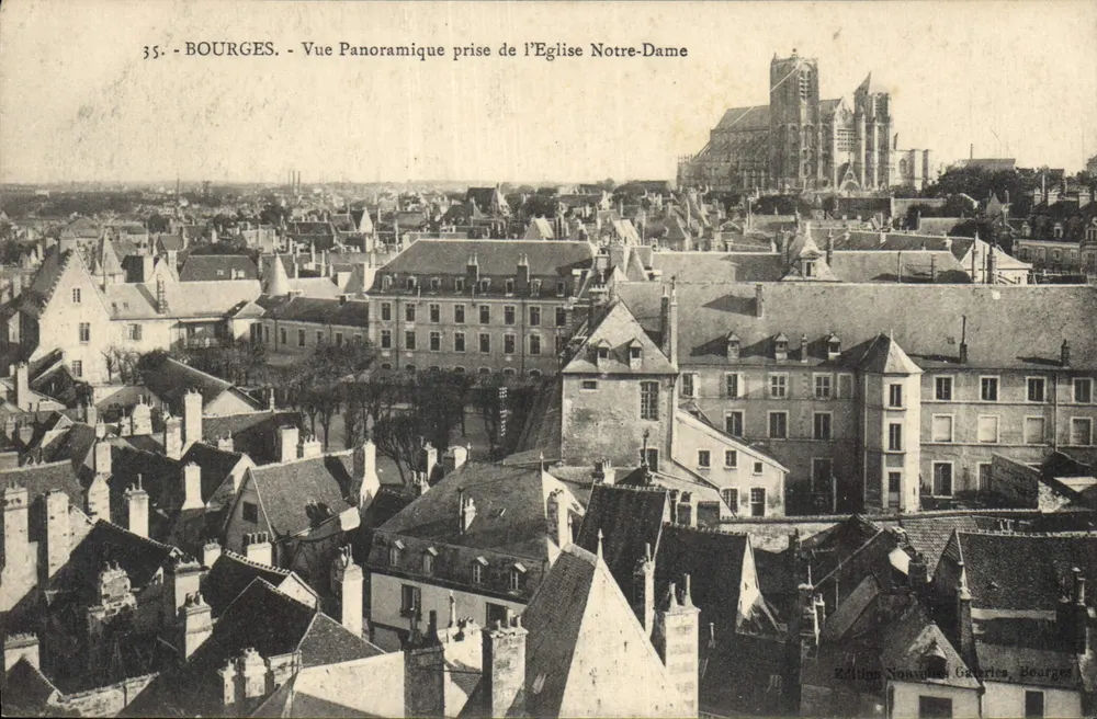 Bourges - Vue panoramique prise de l'Église Notre-Dame — Édition Navarre & Galeries, Bourges - Recto