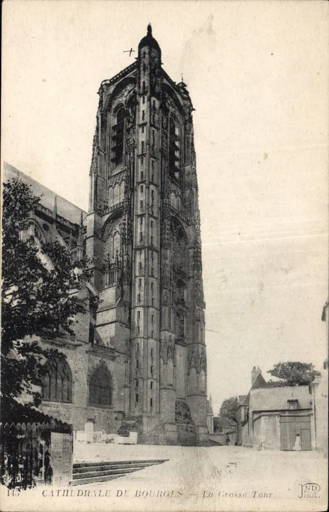 Catedral de Bourges — A Grande Torre — NDJOL - Frente