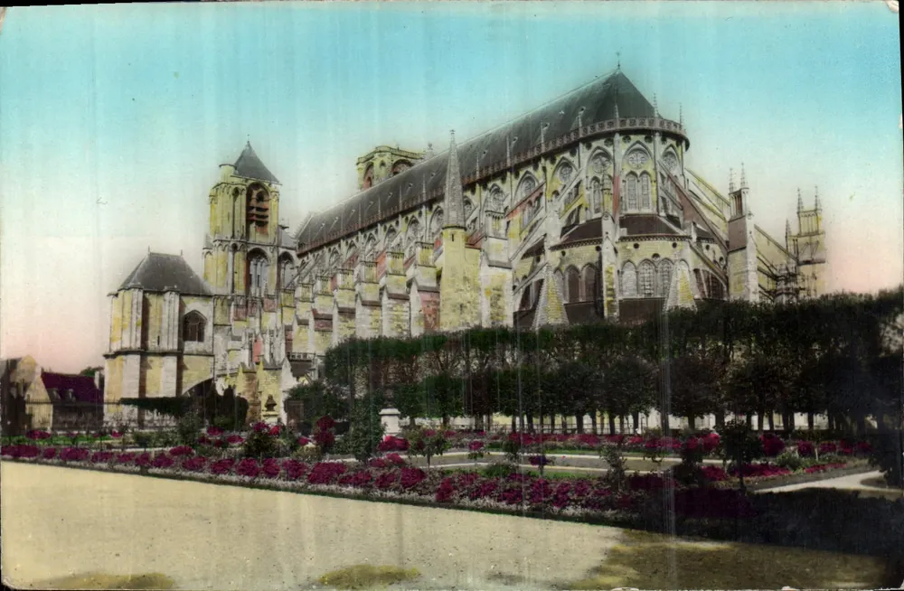 Bourges — Die Kathedrale und der Garten des Rathauses — E. Maquaire, Bourges - Vorderseite