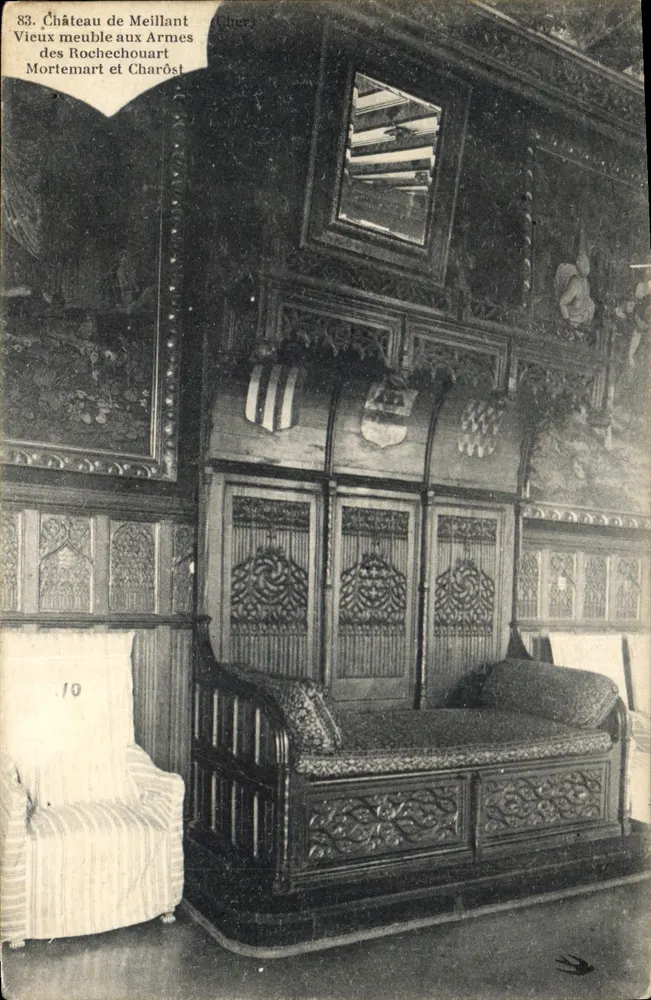 Castelo de Meillant — Interior com móveis antigos e armas heráldicas — Editor não identificado, n° de série 83 - Frente
