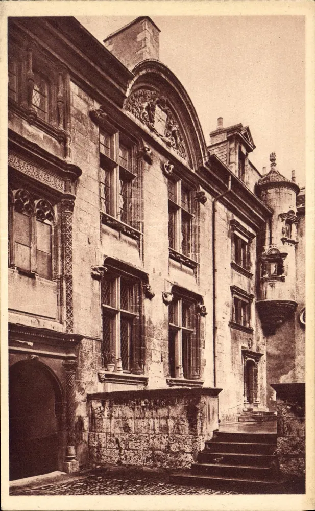 Bourges — Fachada ocidental do Hotel Lallemand — Editor Lévy e Neudman, Paris - Frente