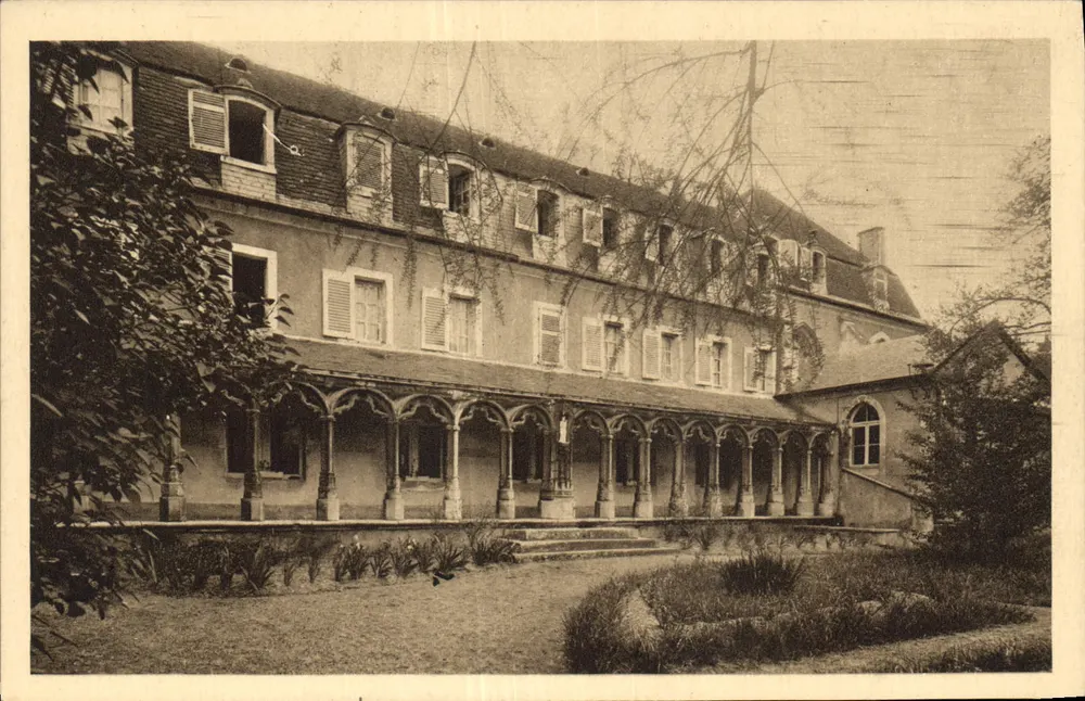 O Claustro (século XVI) e o jardim — Instituição Jeanne-d'Arc — Bourges — Éditions Tourre & Petitin, Paris - Frente