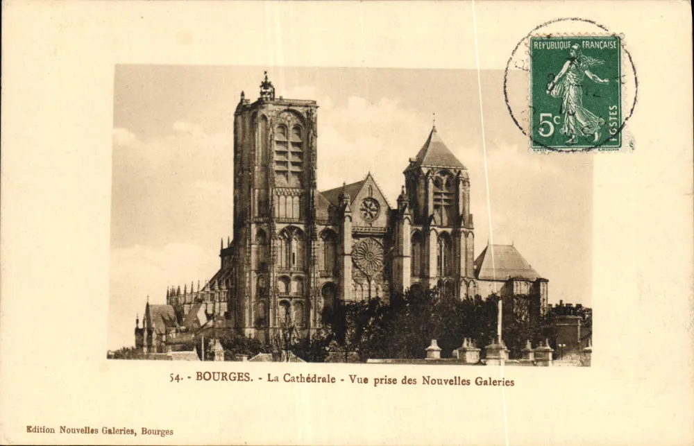Bourges - La Cathédrale - Vue prise des Nouvelles Galeries - Édition Nouvelles Galeries, Bourges - Recto