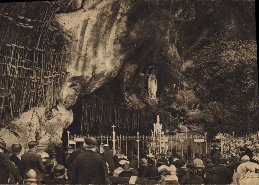 Lourdes — A Grotta Milagrosa — Edições Laboucha Laboucha - Frente