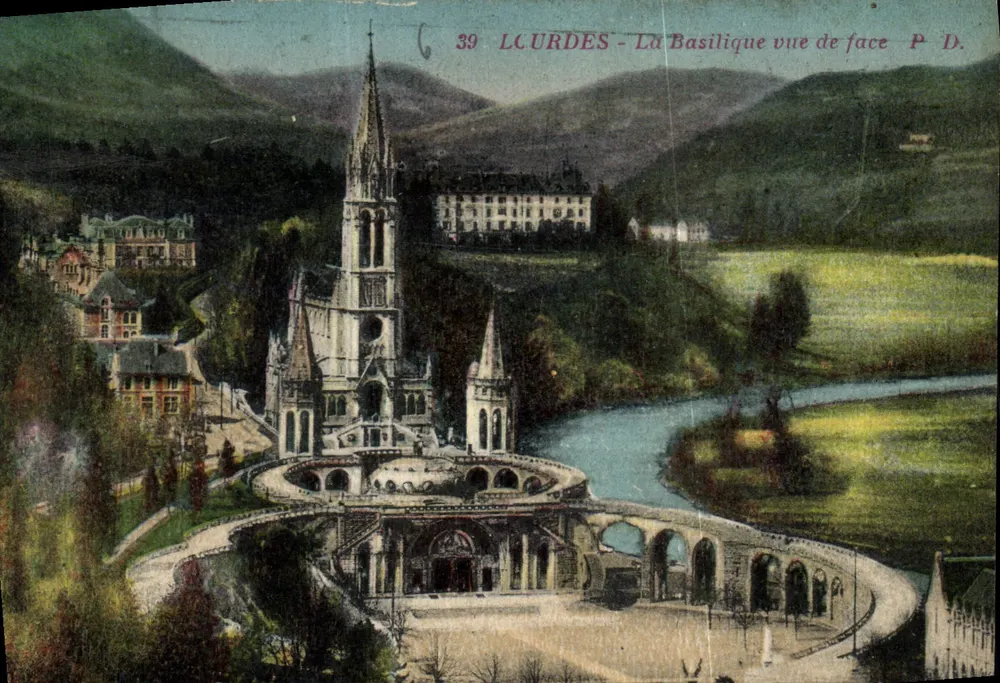Lourdes - A Basílica vista de frente - P. D. - Frente
