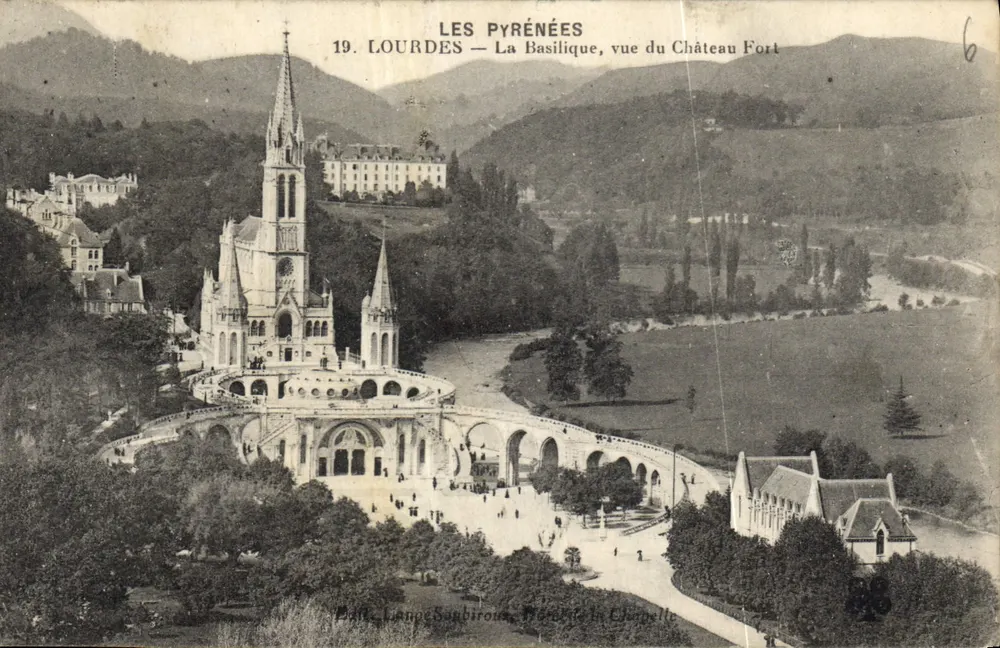 Lourdes — Die Basilika, Blick vom Schlossberg — Verlag Lanne-Sanbiroue, Nr. 19 - Vorderseite