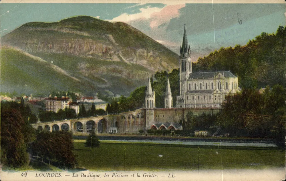 Lourdes — Die Basilika, die Becken und die Grotte — LL. - Vorderseite