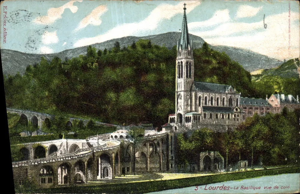 Lourdes — A Basílica vista de lado — E. P. F. F. P. editor - Frente