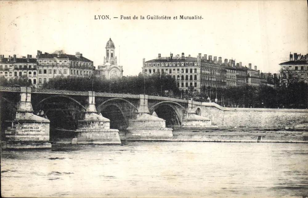 LYON — Pont de la Guillotière et Mutualité — Édition du Grand Bazar de Lyon - Recto