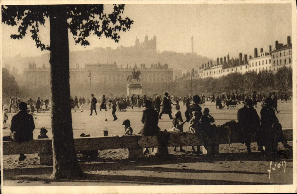 Place Bellecour — Lyon — Edições d'Art Martel - Frente