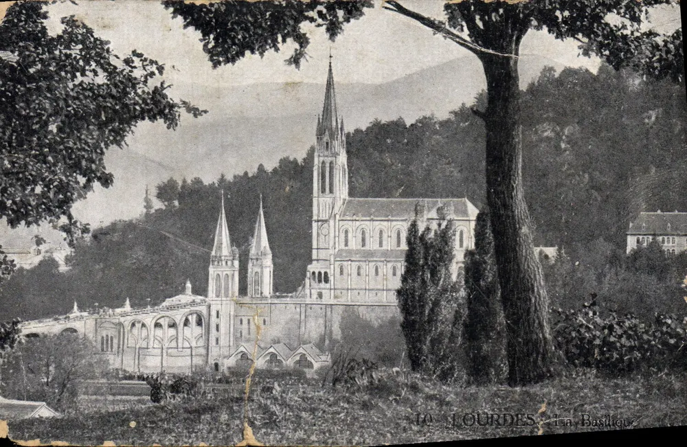 Lourdes — A Basílica — Editor desconhecido, n° 10 - Frente