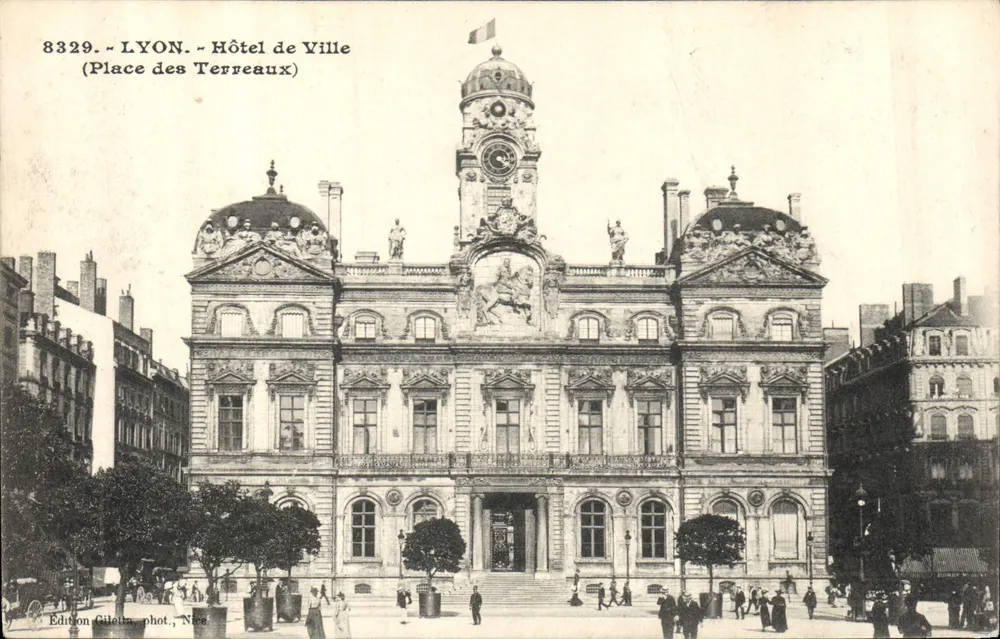 LYON - Rathaus (Place des Terreaux) — Edition Gilot, Nr. 8329 - Vorderseite