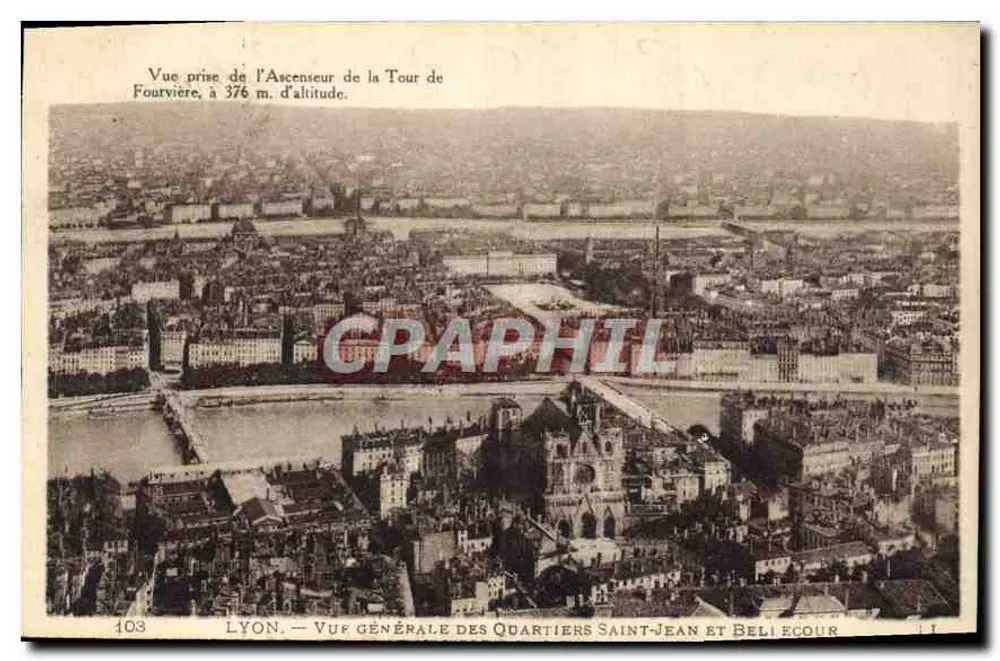 LYON — Allgemeiner Blick auf die Viertel Saint-Jean und Bellecour — Aufnahme vom Aufzug der Fourvière-Turm, 376 m Höhe - Vorderseite