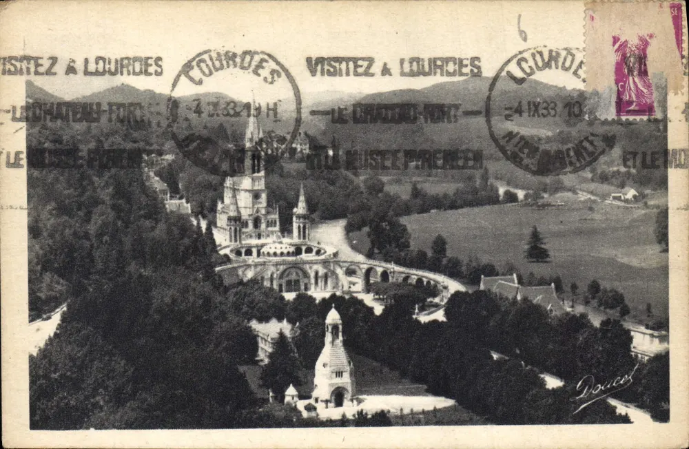 Lourdes — Die Basilika und der Festungsburg — P. Douces - Vorderseite